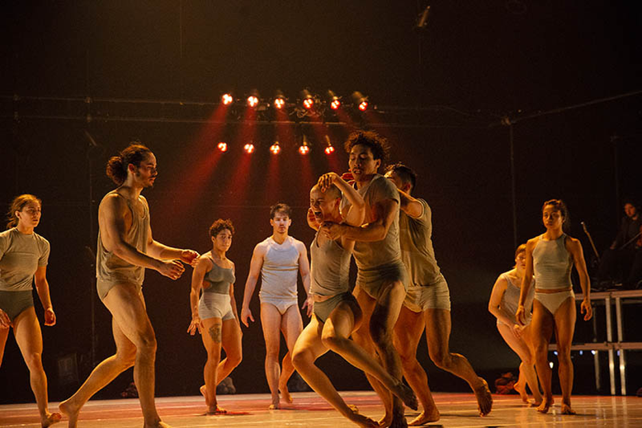 RUBBERBAND in Ever So Slightly. Photo Marie-Noelle Pilon