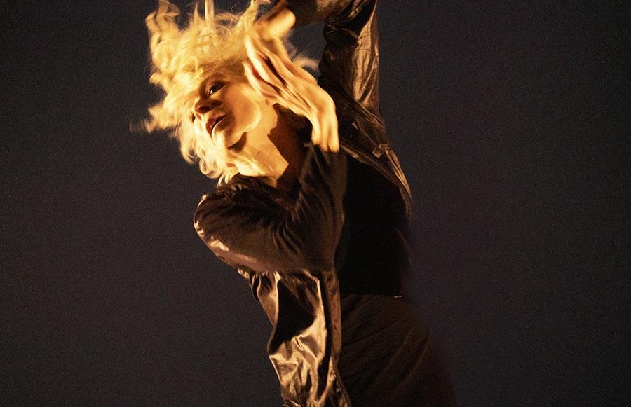 The Friday Round-Up 1 Stations1 LouiseLecavalier Photo©AndreCornellier900w