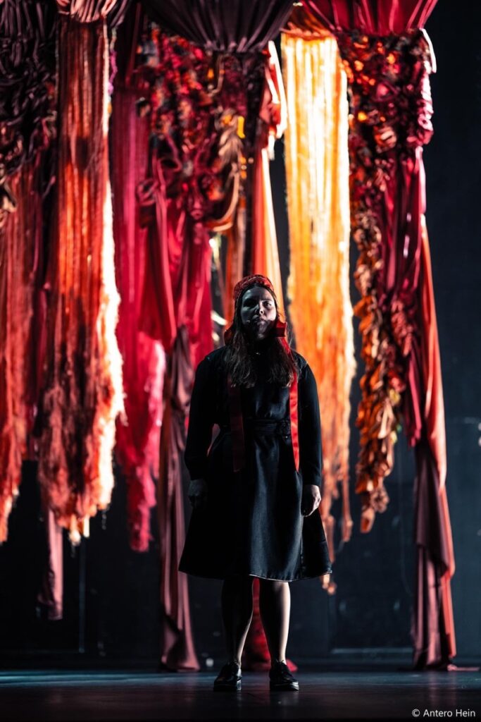 1000wCopy of The answer is Land 5 Photo Antero Hein