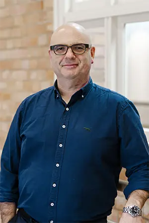 Portrait photo of Yaron Lifschitz